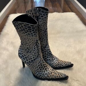 Elegant Leopard Print Heeled Boots
